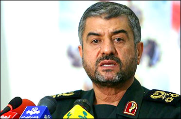 تحقق سخنان برخی مسوولین یعنی آغاز فرسایش استقلال و عزت نظام اسلامی