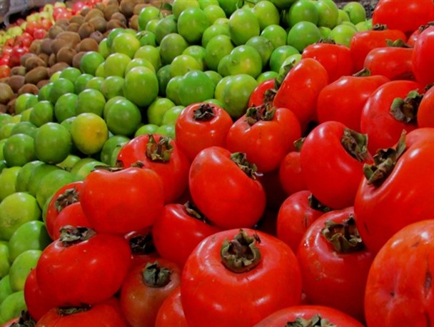 قیمت گوجه دوبرابر شد/ خرمالو به بازار رسید
