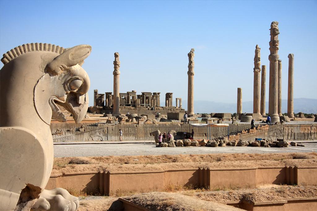 حکم قضایی قلع و قمع غیرمجاز در حریم درجه یک تخت جمشید اجرا شد