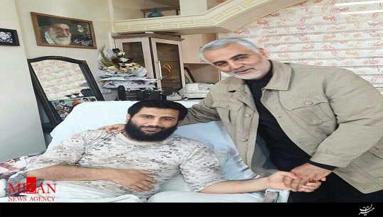 اهدای انگشتر توسط جانباز مدافع حرم به سردارسلیمانی + فیلم اهدای انگشتر توسط جانباز مدافع حرم به سردارسلیمانی + فیلم