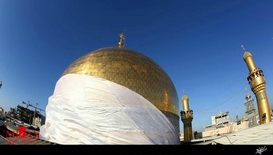 لحظه رونمایی گنبد مرمت‌شده امام علی(ع) + فیلم