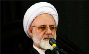 دشمن درصدد خدشه‌دار کردن فرهنگ دینی مردم ایران است