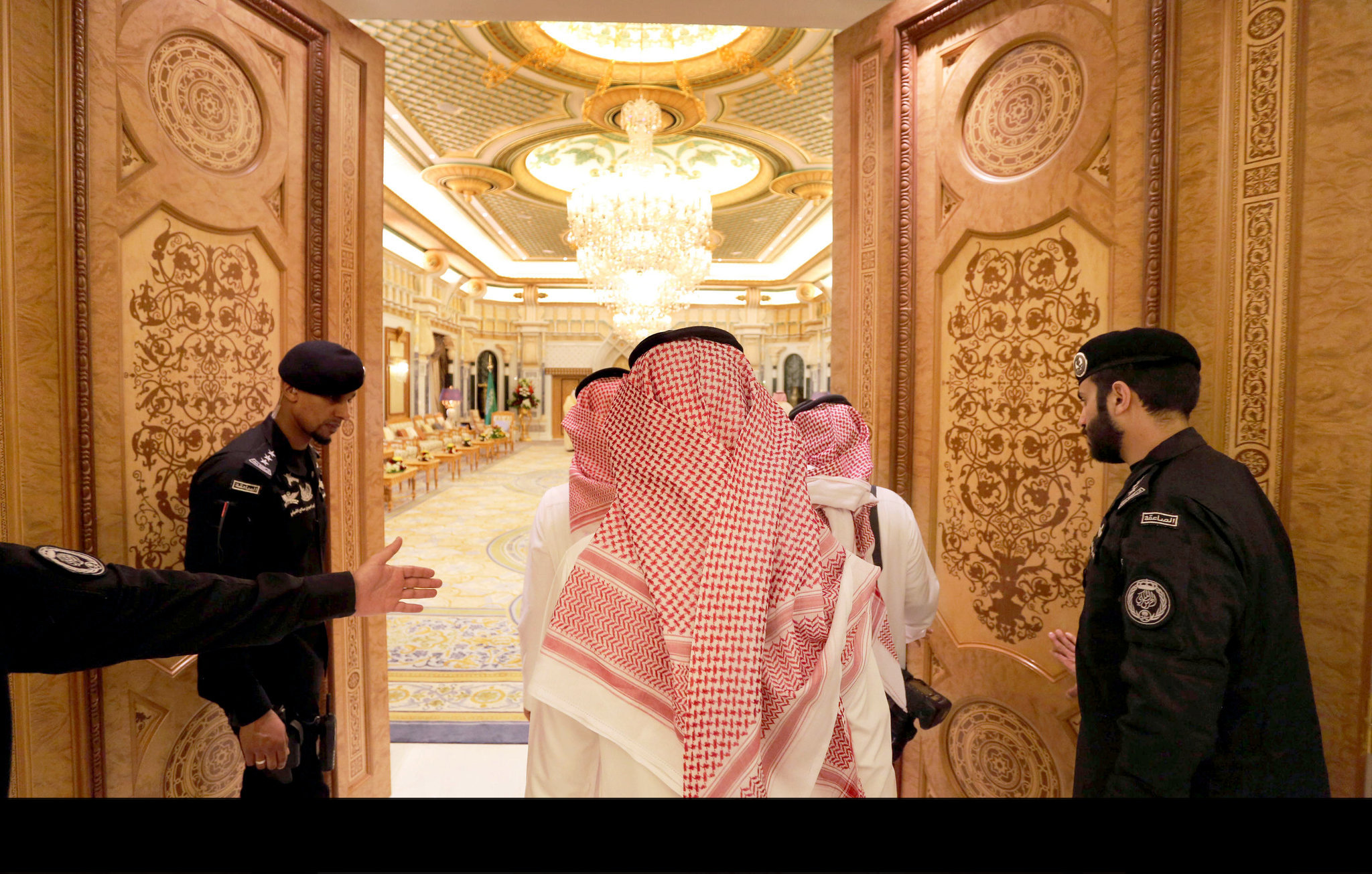 ادامه خوشگذرانی آل سعود در دوران بحران اقتصادی اعربستان ادامه خوشگذرانی آل سعود در دوران بحران اقتصادی اعربستان
