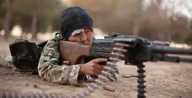 استفاده داعش از کودکان در اعدام گروگانها استفاده داعش از کودکان در اعدام گروگانها