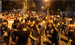 قلیان کشی وسط تظاهرات! + عکس قلیان کشی وسط تظاهرات! + عکس