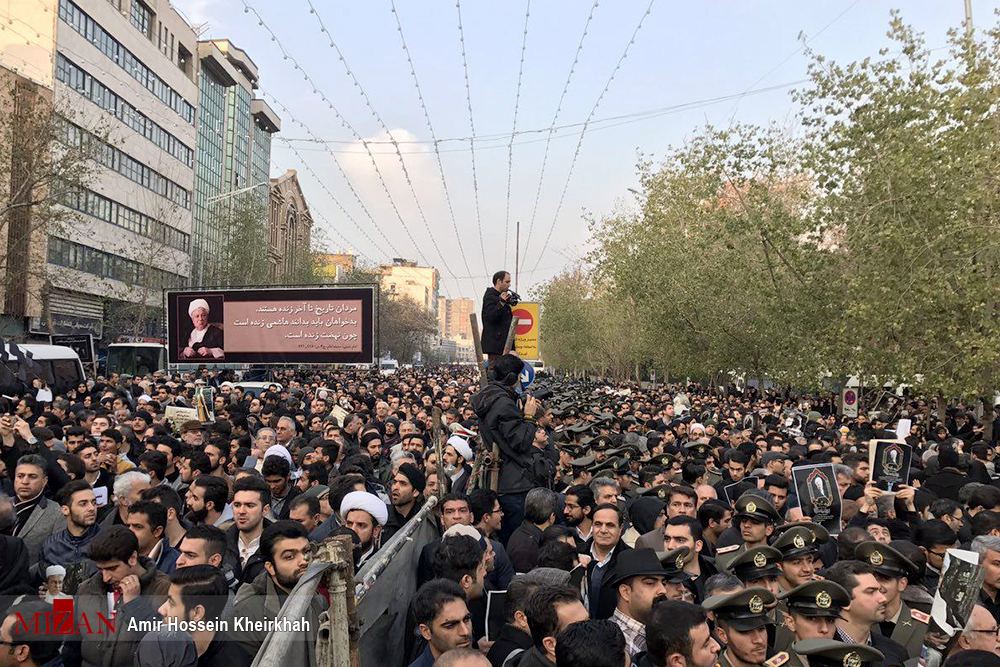 آغاز مراسم تشییع پیکر آیت الله هاشمی رفسنجانی/حضور رهبر معظم انقلاب تا دقایقی دیگر در دانشگاه تهران آغاز مراسم تشییع پیکر آیت الله هاشمی رفسنجانی/حضور رهبر معظم انقلاب تا دقایقی دیگر در دانشگاه تهران