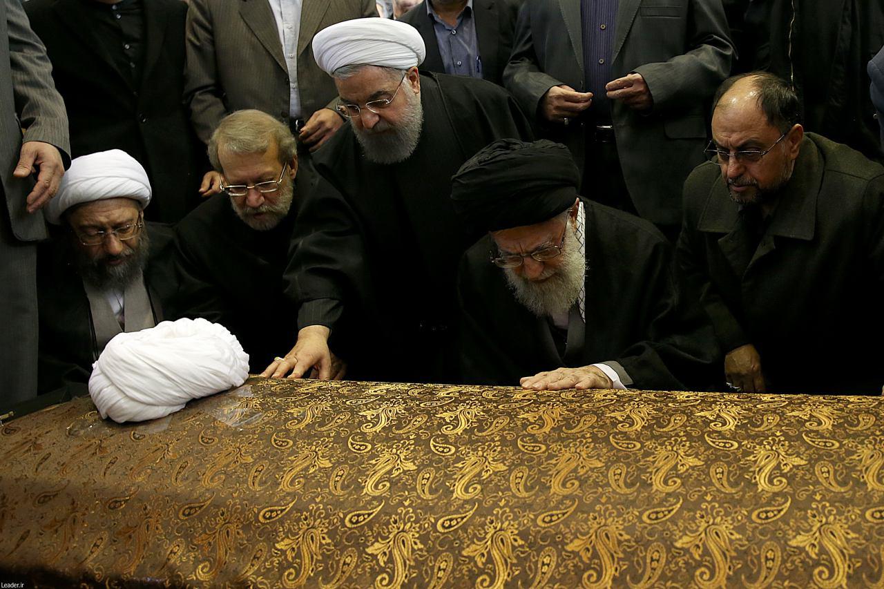 اقامه نماز بر پیکر آیت الله هاشمی رفسنجانی در دانشگاه تهران به پایان رسید/وداع رهبر معظم انقلاب با یار دیرین/آغاز تشییع پیکر+فیلم و تصاویر اقامه نماز بر پیکر آیت الله هاشمی رفسنجانی در دانشگاه تهران به پایان رسید/وداع رهبر معظم انقلاب با یار دیرین/آغاز تشییع پیکر+فیلم و تصاویر