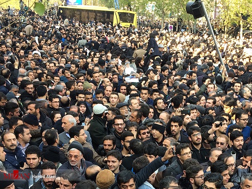 رهبر انقلاب:همه باید نماز بخوانند/ پلاکاردهای 
