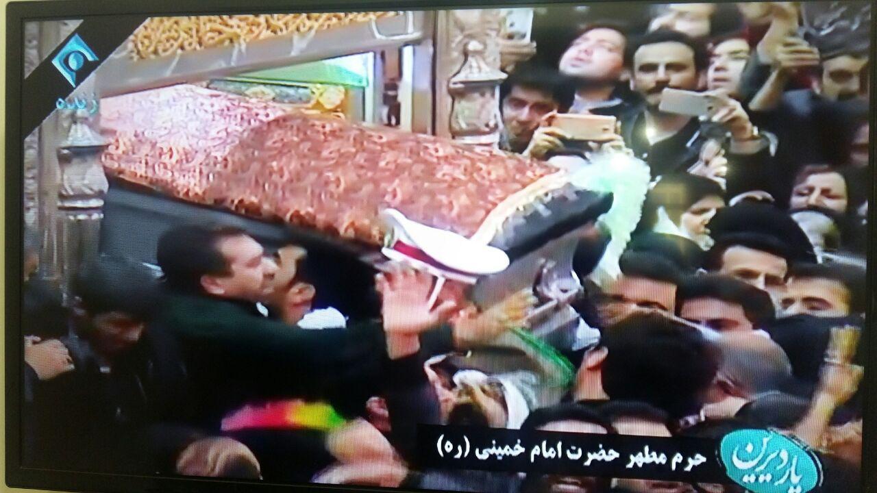 صفوف گسترده نمازگزاران در اقامه نماز بر پیکر آیت الله هاشمی رفسنجانی به امامت مقام معظم رهبری/مراسم تشييع پيكر به پايان رسيد/پيكر آيت الله هاشمی وارد حرم مطهر امام شد+فیلم و تصاویر صفوف گسترده نمازگزاران در اقامه نماز بر پیکر آیت الله هاشمی رفسنجانی به امامت مقام معظم رهبری/مراسم تشييع پيكر به پايان رسيد/پيكر آيت الله هاشمی وارد حرم مطهر امام شد+فیلم و تصاویر