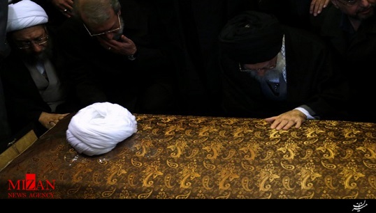 نماهنگ وداع رهبر انقلاب با همرزم و مبارز قدیمی + فیلم