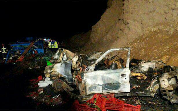 13 نفر در آتش تصادف خودرو اتباع غیرمجاز سوختند+عکس 13 نفر در آتش تصادف خودرو اتباع غیرمجاز سوختند+عکس
