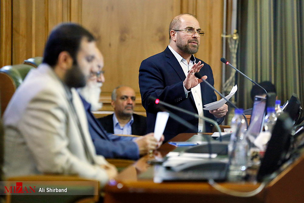 شهردار تهران وارد صحن علنی شورای شهر شد