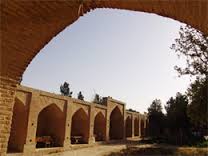 بازیافت زباله در مکانی تاریخی/ شهرداری موظف به تخلیه سرای حاج‌رضا از زباله است