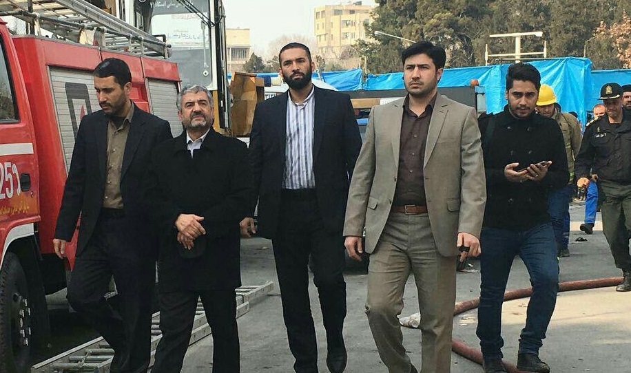 سرلشکر جعفری در محل حادثه پلاسکو سرلشکر جعفری در محل حادثه پلاسکو