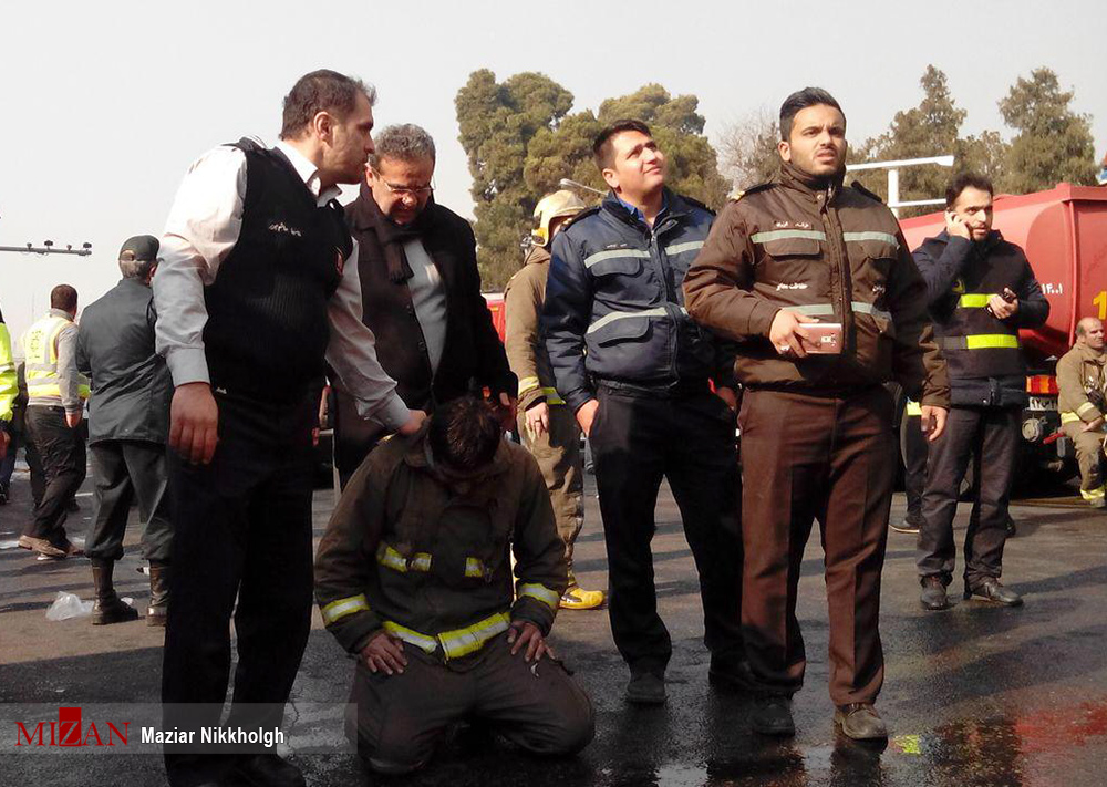 روایت ٢٤ ساعت اشک و بهت در ایستگاه‌های آتش‌نشانی تهران پس از فاجعه پلاسکو