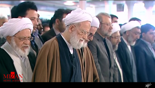 اقامه نماز بر پیکر شهدای آتش‌نشان در مصلی تهران + فیلم