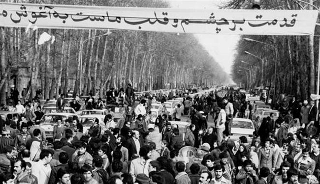 جزئیاتی از استقبال و حفاظت از امام خمینی در روز 12 بهمن/ فرزند کدام شهید در مراسم استقبال از امام صحبت کرد؟