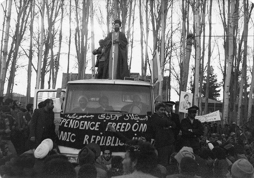 تصویر دیدهنشده از رهبر انقلاب در تظاهرات علیه رژیم پهلوی در مشهد تصویر دیدهنشده از رهبر انقلاب در تظاهرات علیه رژیم پهلوی در مشهد