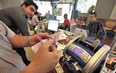 بازار ارز، چشم انتظار روابط کارگزاری/ خدمات ارزی، سرآغاز اتصال ریال به ارزهای جهانی؟