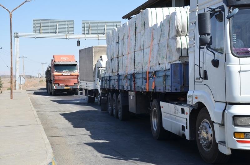 توقيف 2 دستگاه تريلی با کودهای شيميايی قاچاق