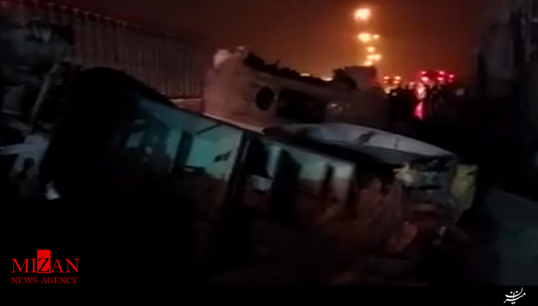 سقوط یک فروند هواپیمای جت بارگیریشده بر روی تریلی در زیر پل حصارک کرج + فیلم سقوط یک فروند هواپیمای جت بارگیریشده بر روی تریلی در زیر پل حصارک کرج + فیلم