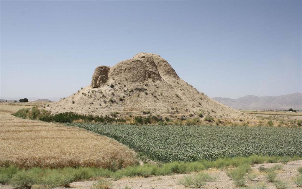 آغاز کاوش در تل سیاه شهرستان فسا