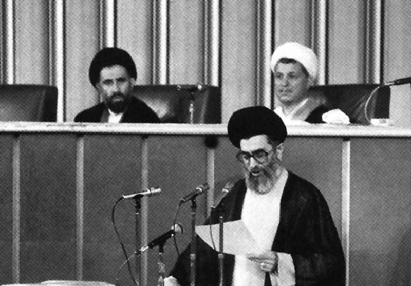 مرحوم «شریعتمداری» با شاه صمیمی بود/ امام گفتند خامنهای را دارید مرحوم «شریعتمداری» با شاه صمیمی بود/ امام گفتند خامنهای را دارید