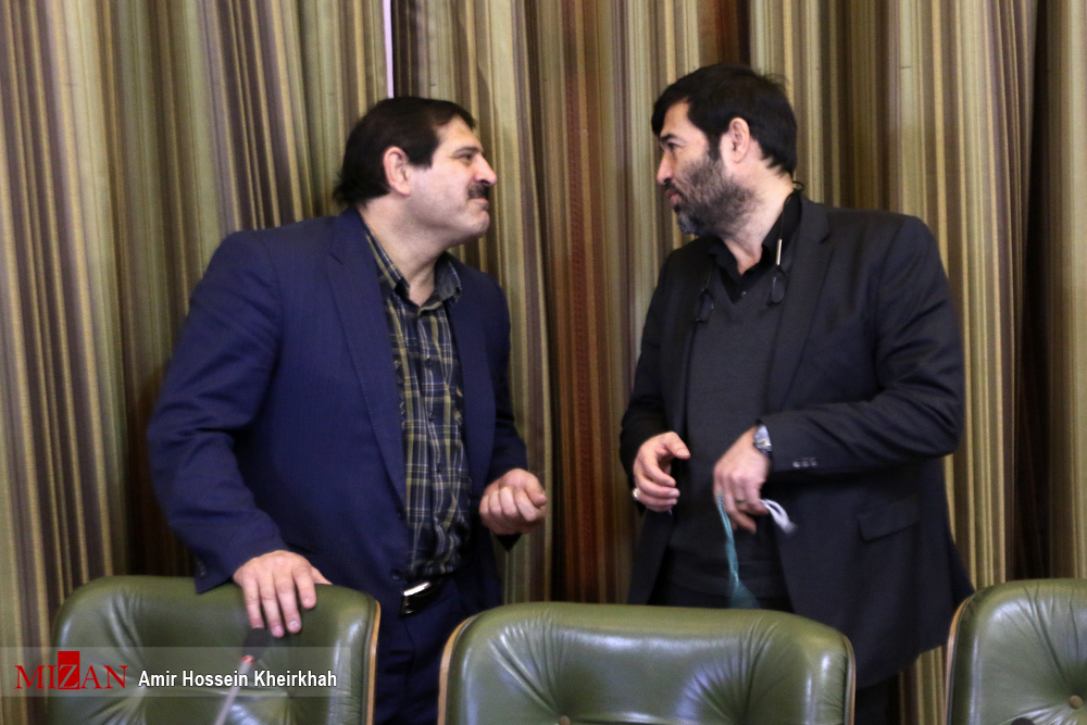 طنین انداز شدن شعارهای انقلابی در صحن شورای شهر/ترامپ بداند که نباید گنده تر از دهانش با مردم ایران حرف بزند