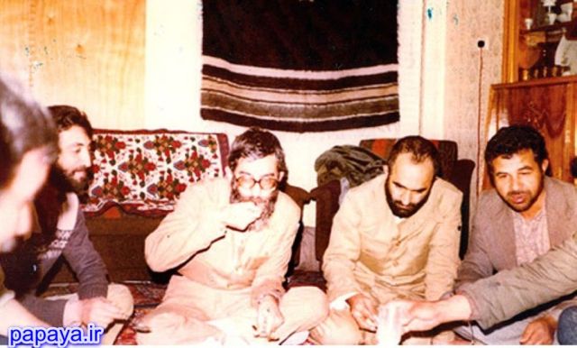 امداد رسانی مقام معظم رهبری به سیل زدگان در تبعید/ از اسکی شاه در پاریس تا حضور رهبر در میان محرومان بلوچستان امداد رسانی مقام معظم رهبری به سیل زدگان در تبعید/ از اسکی شاه در پاریس تا حضور رهبر در میان محرومان بلوچستان