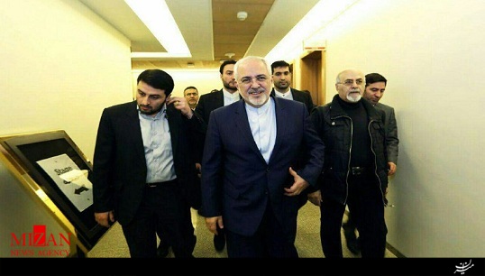 حضور محمد جواد ظريف در اختتامیه سی و پنجمین جشنواره فیلم فجر + فیلم