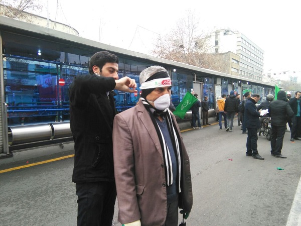 سرباز انقلابی بار دیگر دین خود را ادا می‌کند + عکس