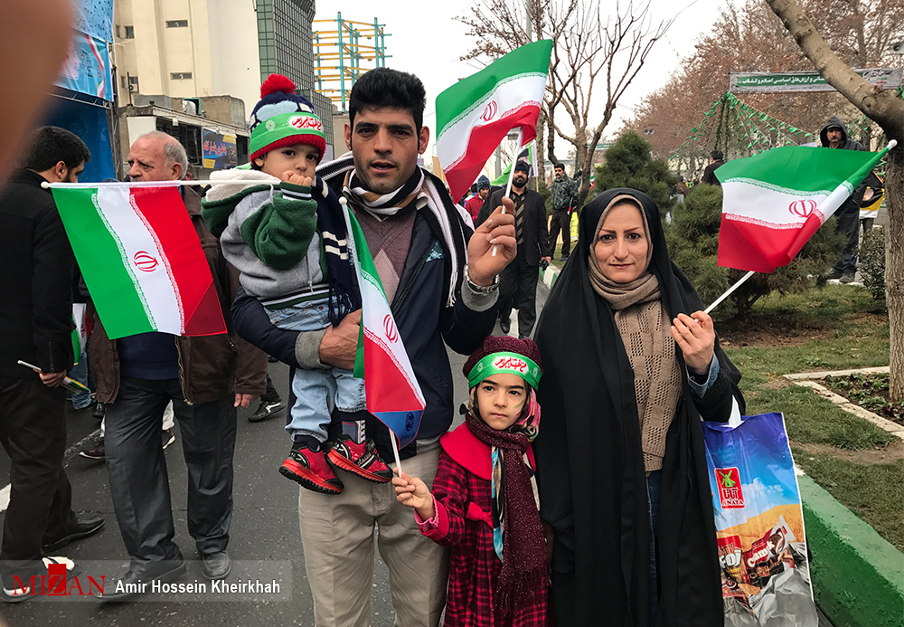 حضور پر رنگ خانواده ها در راهپیمایی 22 بهمن 96