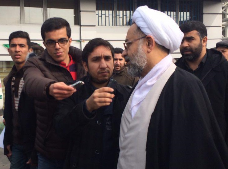 حیدر مصلحی در راهپیمایی 22 بهمن