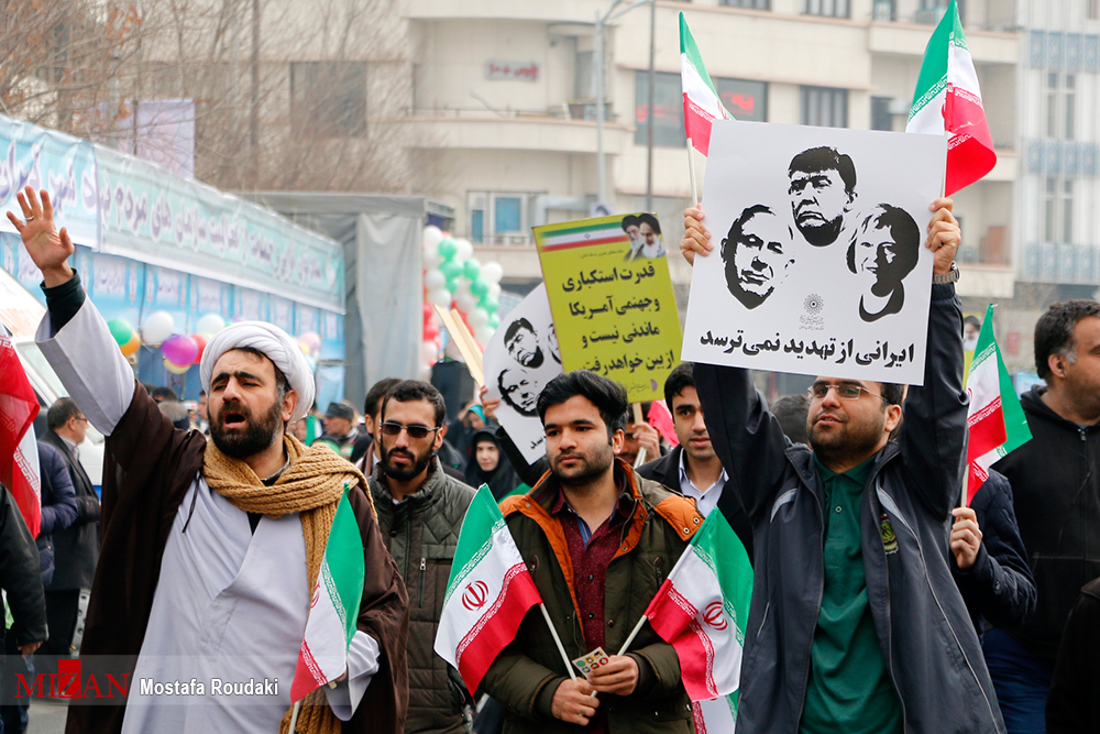 عبور از مشکلات با هدایت رهبر فرزانه انقلاب / مردم در روز 22 بهمن بار دیگر انسجام ملت را به نمایش گذاشتند