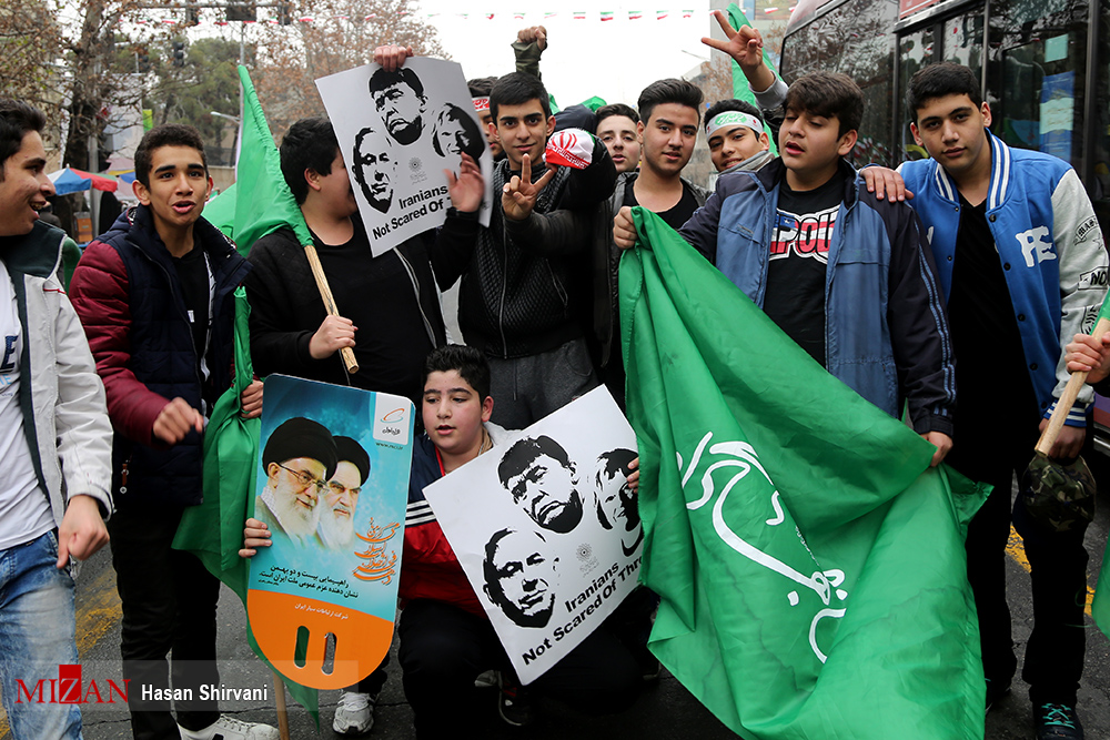 شعارهای مردم در سی و هشتمین جشن انقلاب شعارهای مردم در سی و هشتمین جشن انقلاب