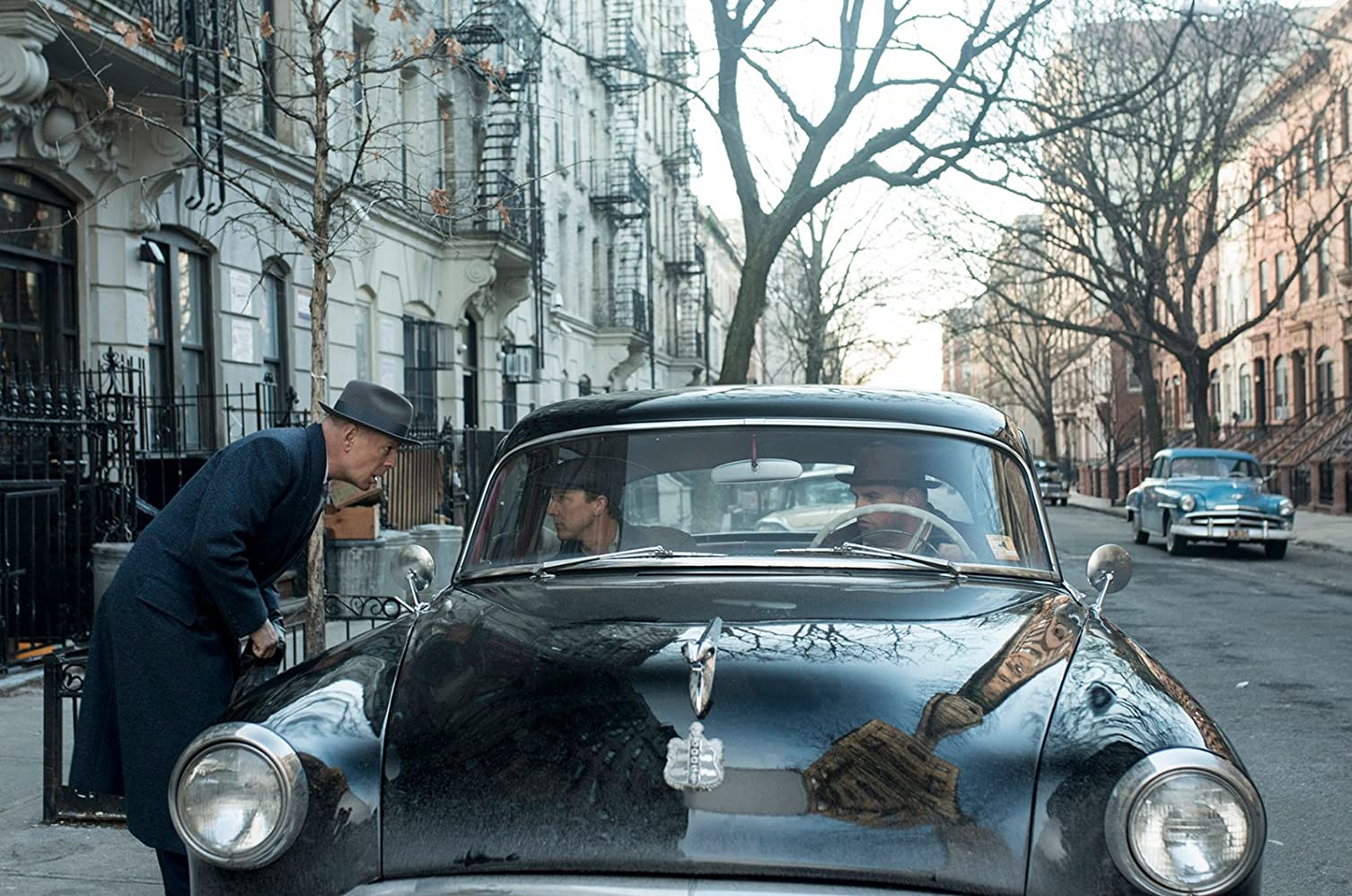 Bruce Willis, Edward Norton, and Ethan Suplee in Motherless Brooklyn (2019)