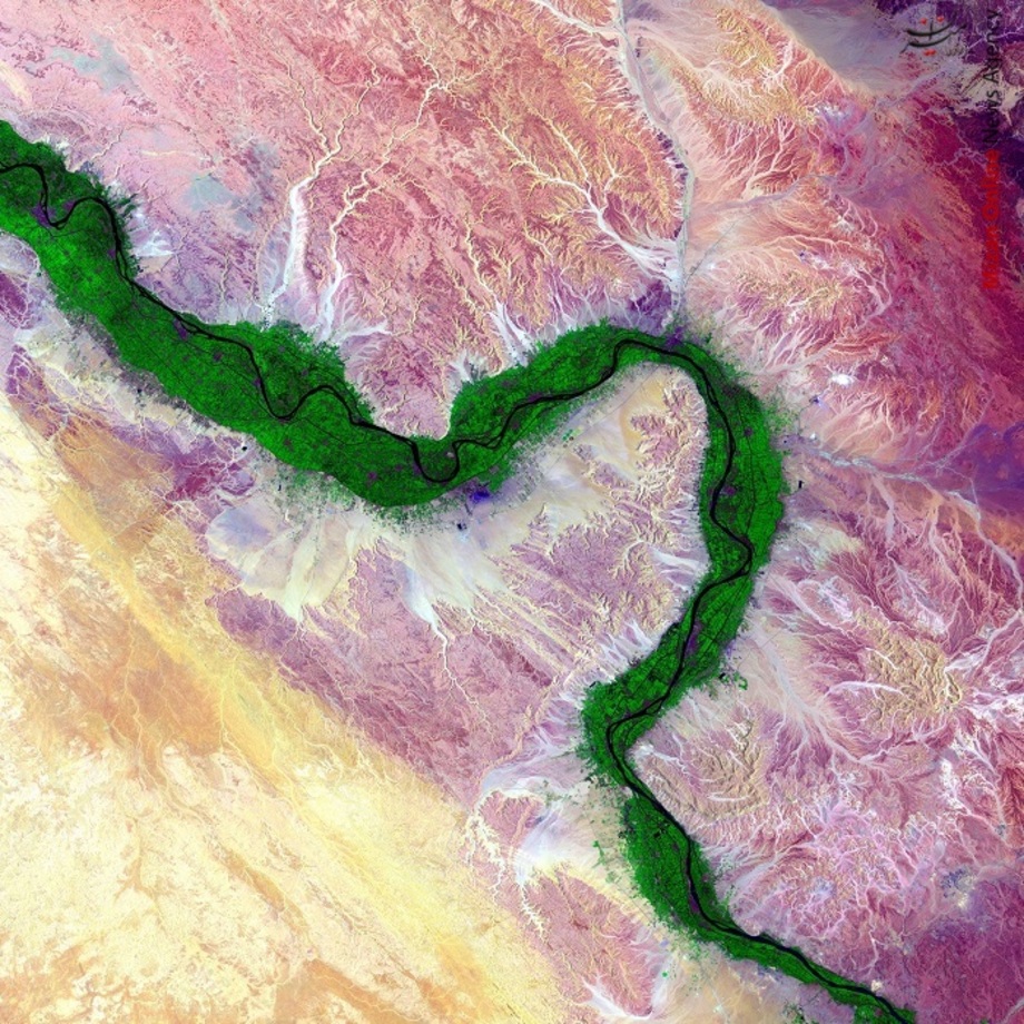 رود نیل در میان صحرای مصر