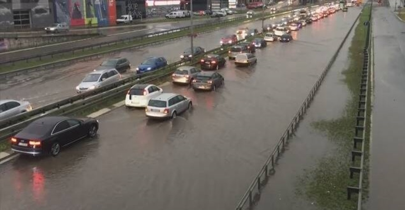 خیابان‌های «بلگراد» زیر آب رفت