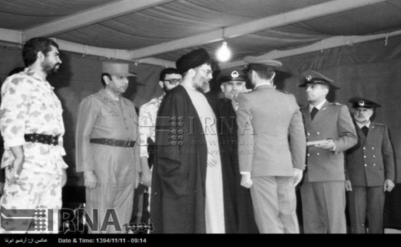 مرحوم سرلشکر محمد سلیمی در کنار رهبر انقلاب