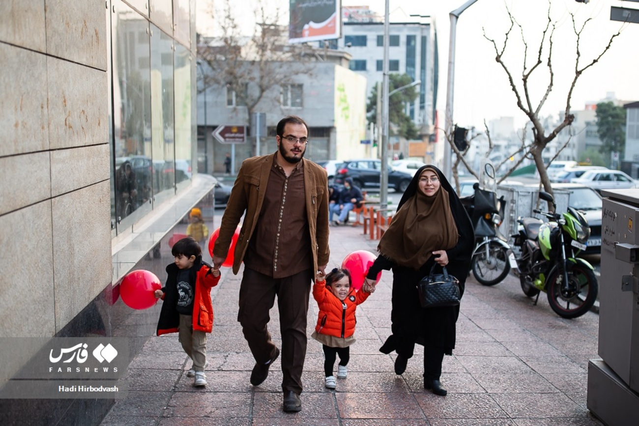 محمد رضا میگوید اگر به عقب برمیگشتم زودتر تیارا را به خانه می آوردیم. هر چه بچه ها کوچکتر باشند بسیار زودتر برخی مشکلات پیش روی کنار گذاشته می شوند، این مشکلات اقتضای سن بچه ها است.