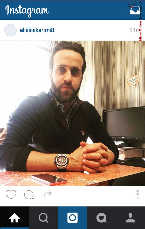 جادوگر در دفتر کارش