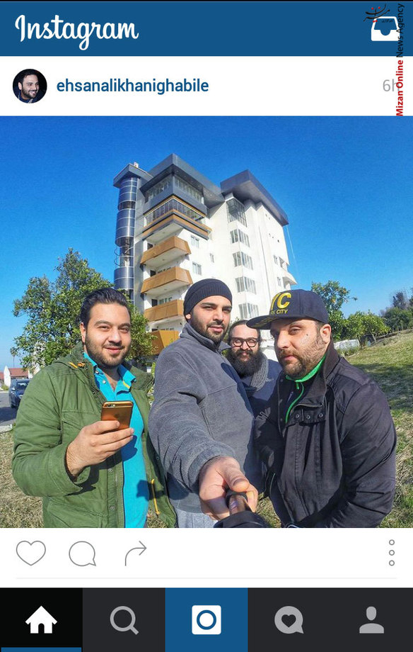سلفی احسان علیخانی و دوستانش - مجری پرطرفدار تلویزیون در تازه ترین پست خود در اینستاگرام نوشت: قانون جذبی در کار نیست ... تو هر چیزی که بخواهی را جذب نمی کنی و بدست نمی آوری! تو همان چیزی را جذب می کنی که هستی! میخواهی چیز متفاوتی جذب زندگی تو شود؟ راه حل ساده است متفاوت شو! نمی وشد احلاقت، کلامت، نشست و برخاست هایت یک چیز باشد و رویاها و آرزوهایت چیز دیگر. تو باید با آرزوهایت در یک طیف قرار بگیری کلامت، رفتارت و ... همگی باید بوی رویاهایت را بدهد. باید هزاران بار در روز از همان کلمات رویاهایت در گفت وگوهای روزمره استفاده کنی مگر می شود تو هنوز موسیقی های غمگین و پر گله و شکایت گوش کنی، ناله سنتی و هزار وهم و غم و درد و رنج دیگر را از طریق گوشهایت بریزی به حلق ضمیر نیمه هشیارت، بعد رویایت این باشد که زیبا شوی!! که خوشحال و خوشبخت شوی؟؟ که آزاد و رها شوی؟؟!! نمی شود جانم ... نمی شود رفیق تو باید آنچه گوش می کنی ... آنچه می بینی، در راستای رویاهایت باشد در موسیقی هایت .. در فیلمهایت .. در دوستانت .. در کتابهایت .. در جای جای زندگی ات ... تجدید نظر کن اگر واقعاً خواهان رویاهایت هستی اگر براستی آرزوهایت را می خواهی دوست من باید تغییر کنی .. تعارف هم ندارد اگر رویاهایت را می خواهی .. اگر آرزوهایت را می خواهی باید، باید، باید، باید علایقت را سروسامان بدهی، تغییر بدهی و از نو انتخاب کنی بله .. بی تعارف .. علایقت را از نو، انتخاب کن جهان به ندای دل ما گوش می دهد، نه حرفهایمان...