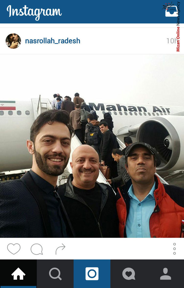 سلفی نصرالله رادش، مسعود روشن پژوه و حامد محضرنیا در فرودگاه بندرعباس