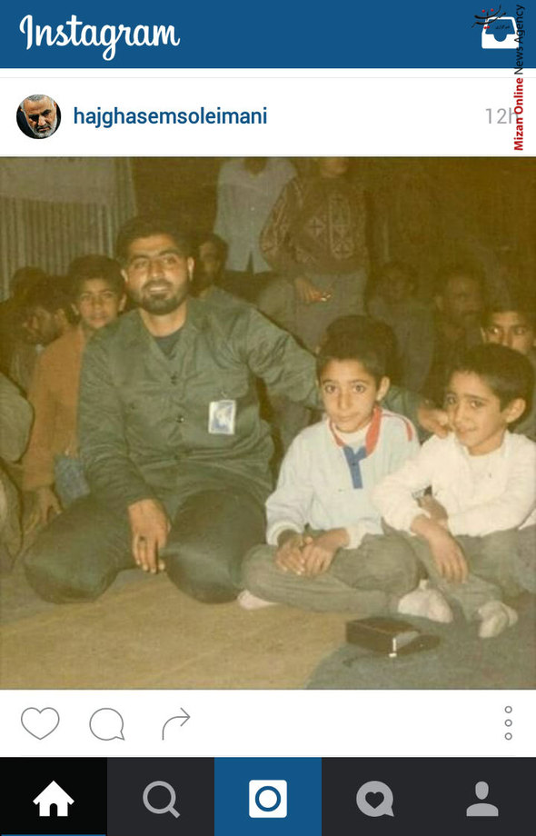 عکس دیده نشده از سردار سلیمانی در کنار فرزندان شهید فرامرز بهادر از شهدای استان کرمان