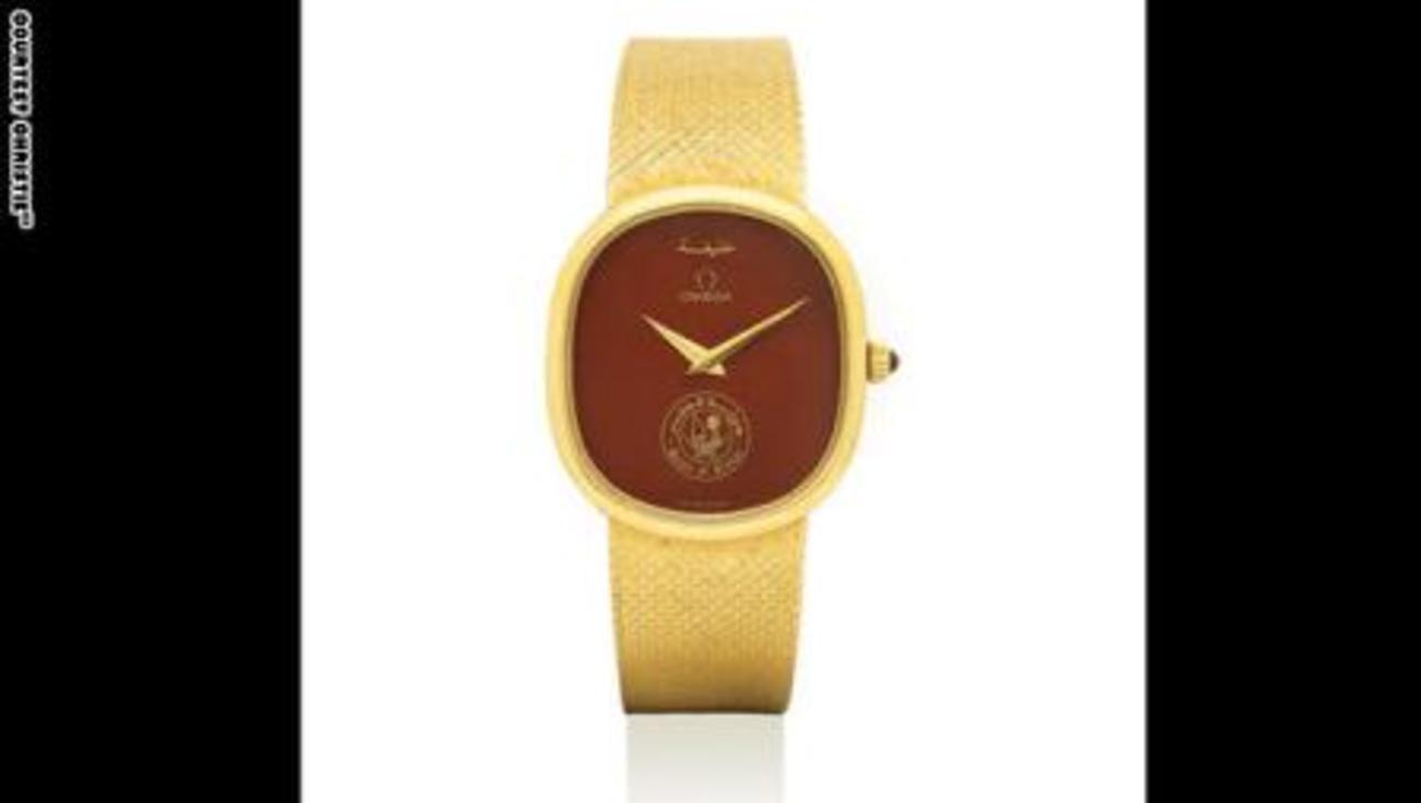 Omega، ساعت مچی ساخته شده از طلای 18 عیار که برای دولت قطر ساخته شده و قیمت آن 4 تا 6 هزار دلار است. 