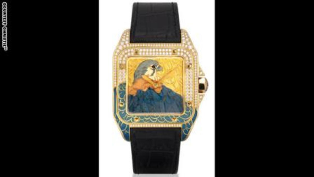 Cartier، ساعت گرانقیمت که از طلای 18 عیار و سنگهای قیمتی و تکه های چوب و الماس ساخته شده و 30 تا 50 هزار دلار قیمت دارد. 