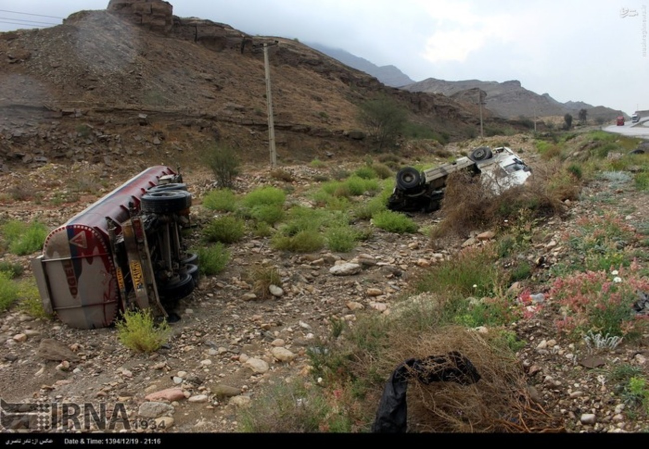 واژگونی کامیون ها در جاده بندر عباس