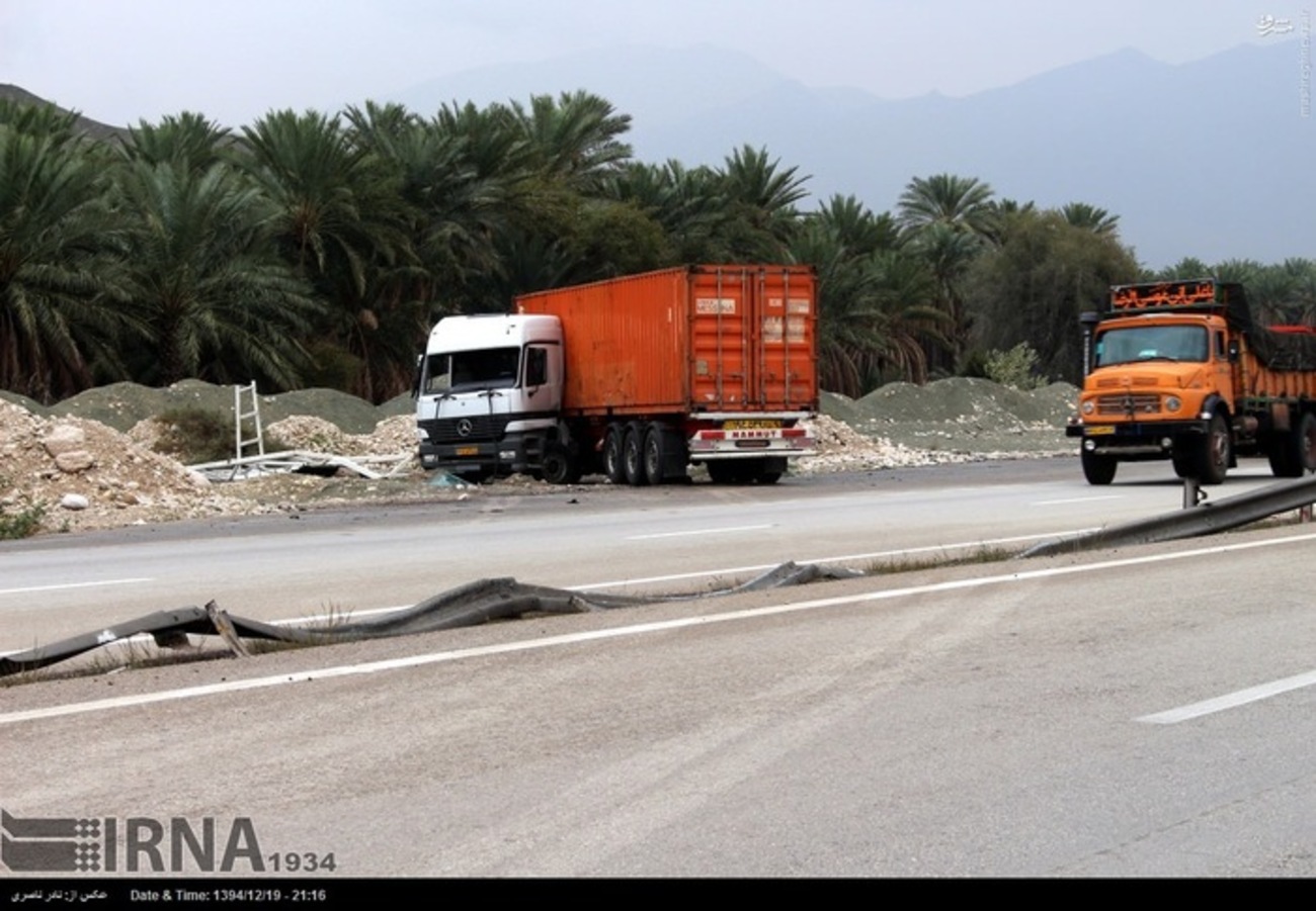 واژگونی کامیون ها در جاده بندر عباس