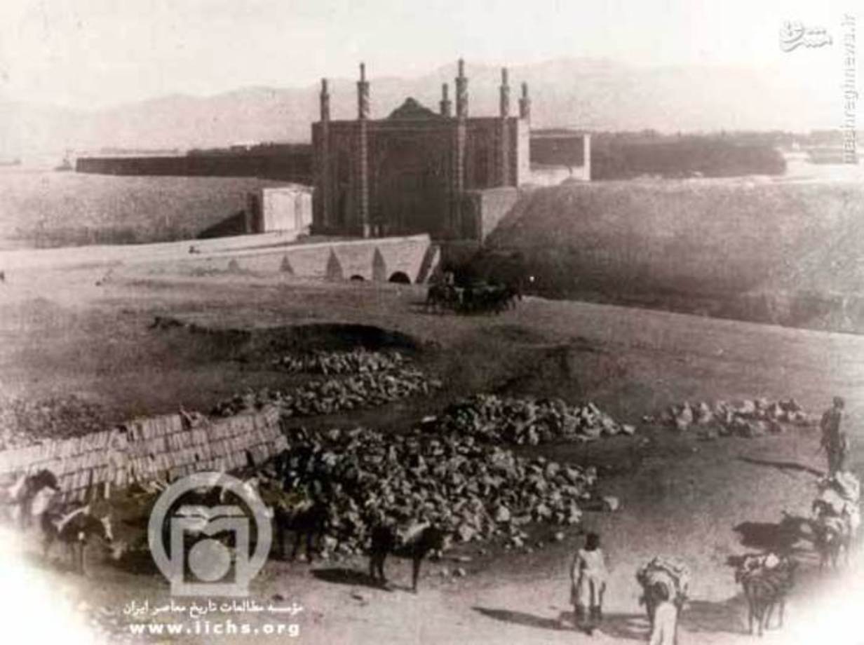 دروازه خاني‌آباد از بيرون شهر 