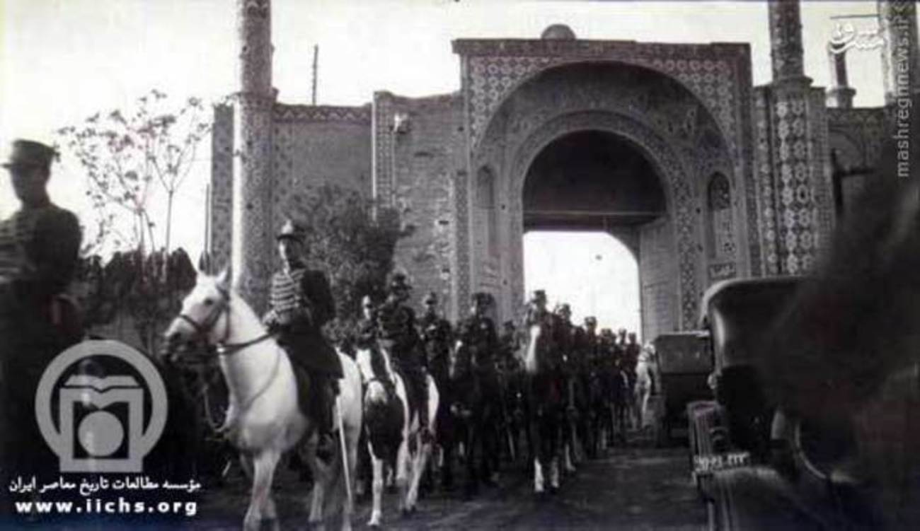 دروازه دولت نماي داخل شهر 
